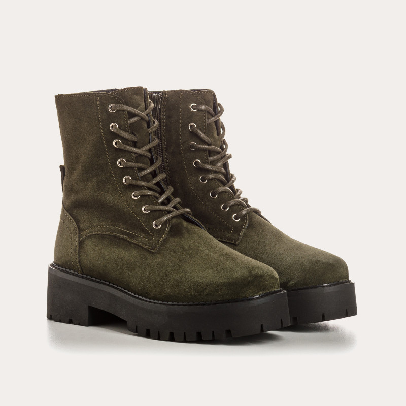 Velvet leather laces boots with interior zip and rubber sole