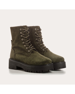 Velvet leather laces boots with interior zip and rubber sole