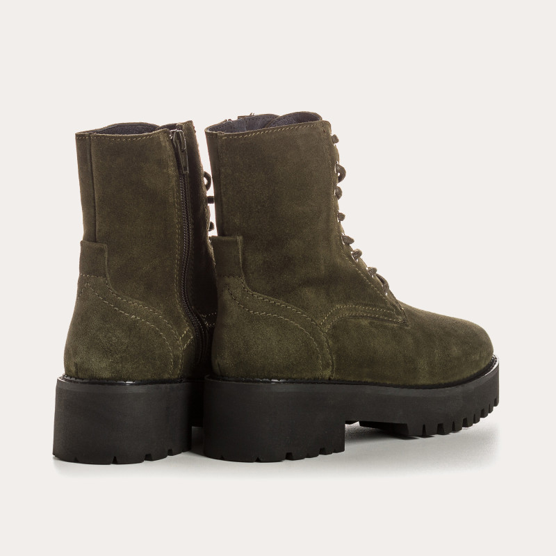 Boots à lacets en cuir velours avec zip intérieur et semelle en gomme