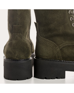 Velvet leather laces boots with interior zip and rubber sole