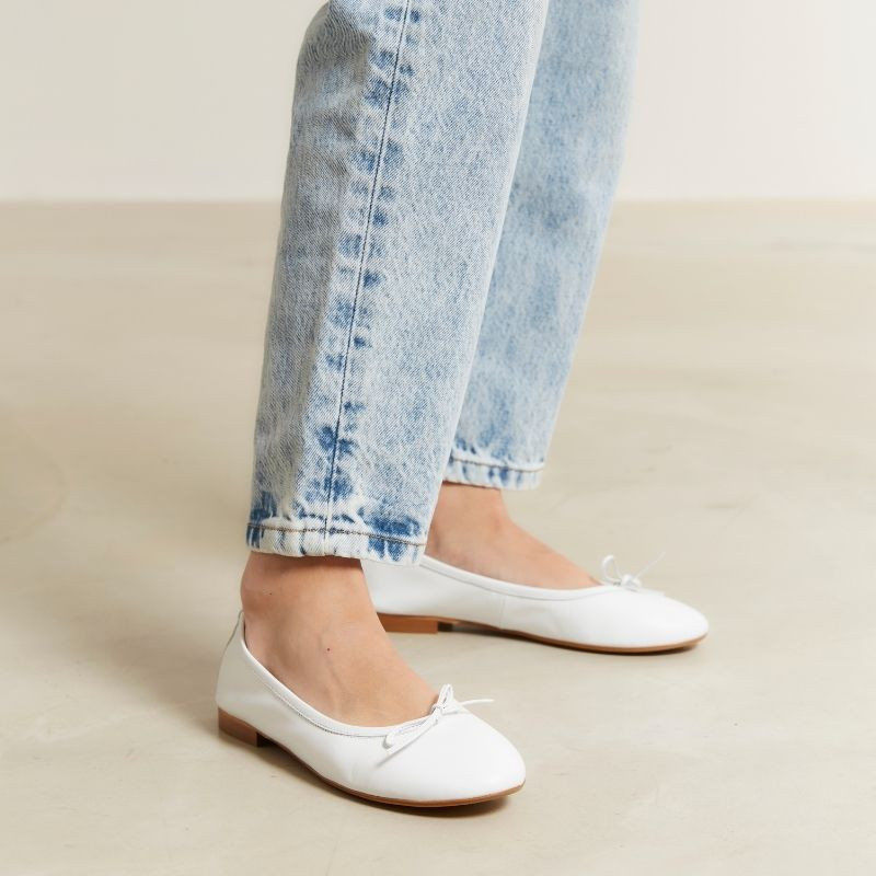 Ballerines plates à nœud en cuir avec bout arrondi