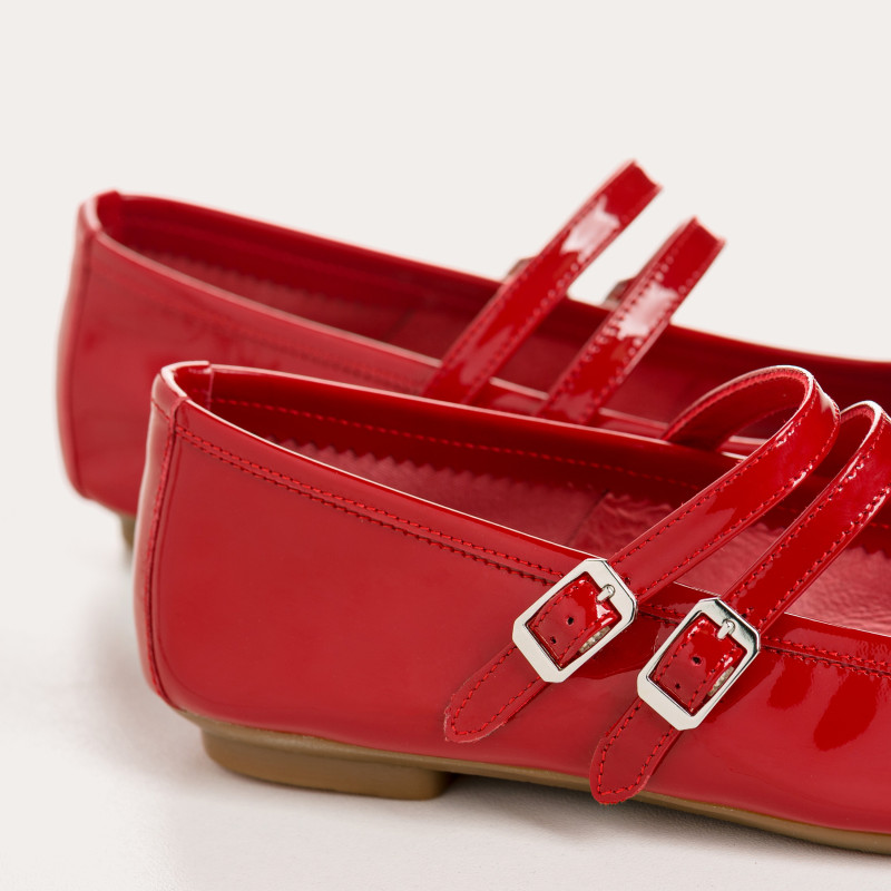 Red Babies Varnish Holga: Colorful Elegance and Exceptional Comfort