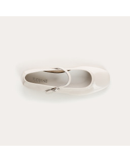 Babies en cuir vernis avec brides et boucles argentées