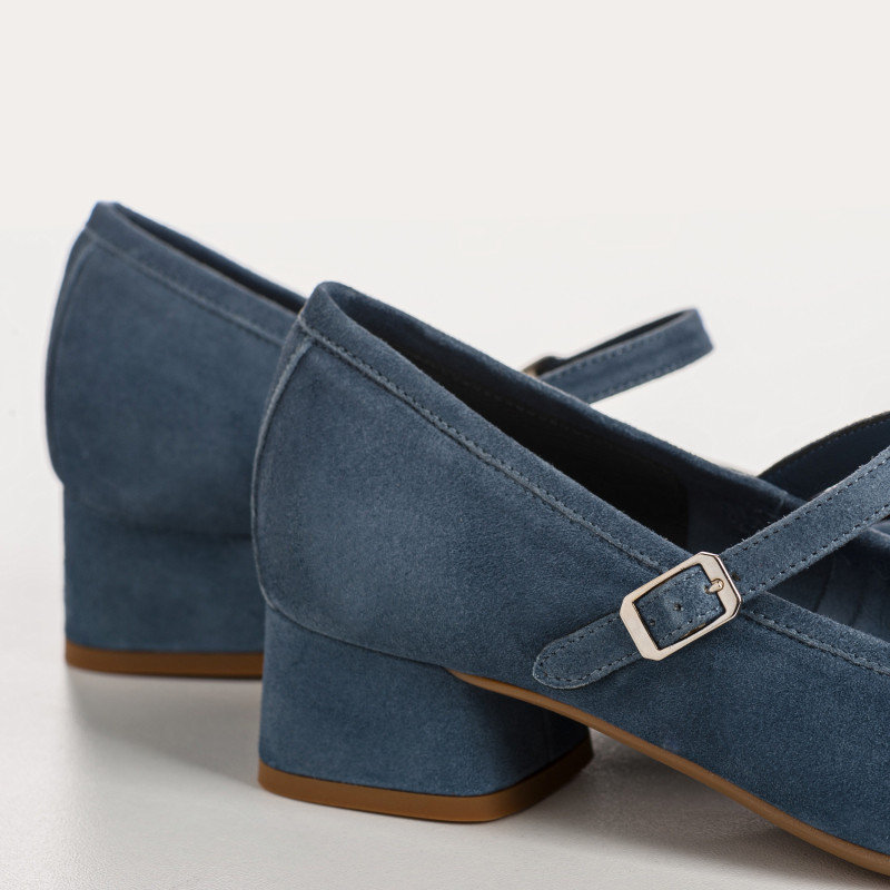 Babies with velvet leather heels