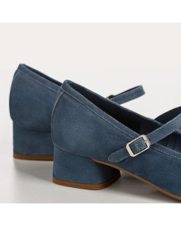 Babies with velvet leather heels