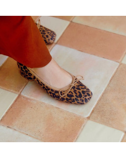 Ballerines à talons Kyriel en cuir velours léopard – Élégance & confort | Reqins