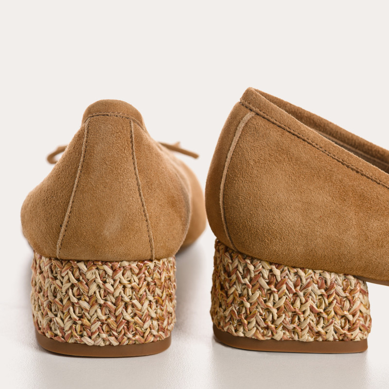 Ballerines à talons Kyriel en cuir velours paille – Chic naturel | Reqins