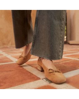 Ballerines à talons Kyriel en cuir velours paille – Chic naturel | Reqins