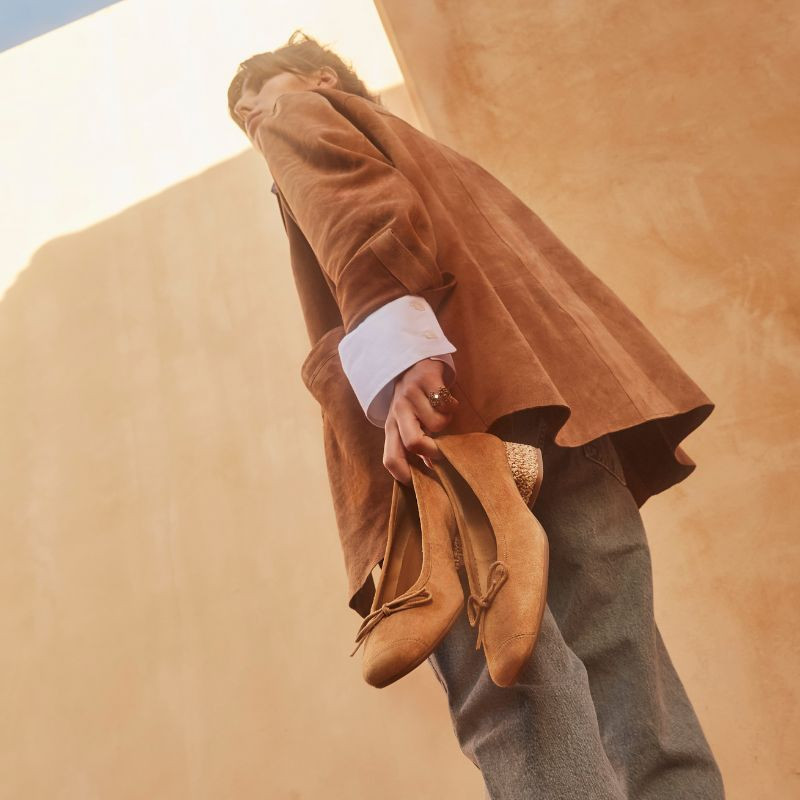 Ballerines à talons Kyriel en cuir velours paille – Chic naturel | Reqins