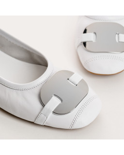 Leather ballerinas with silver metal jewel plate