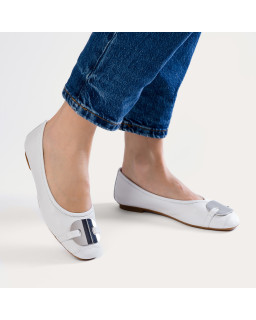 Leather ballerinas with silver metal jewel plate