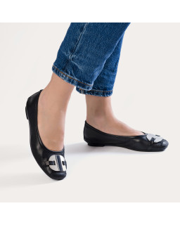 Leather ballerinas with silver metal jewel plate