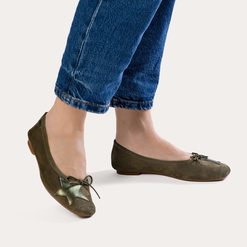 Velvet leather ballerinas with star pattern