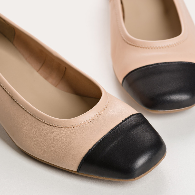 Ballerines bicolores à talons chair/noir en cuir lisse