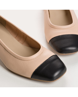Ballerines bicolores à talons chair/noir en cuir lisse