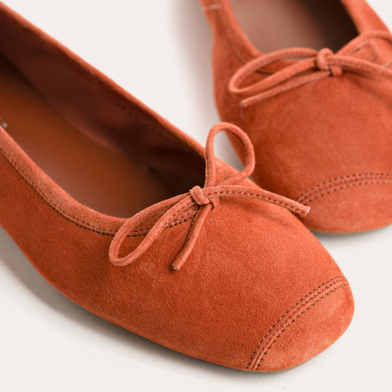Flat ballerinas with velvet leather knot with tip reinforcement
