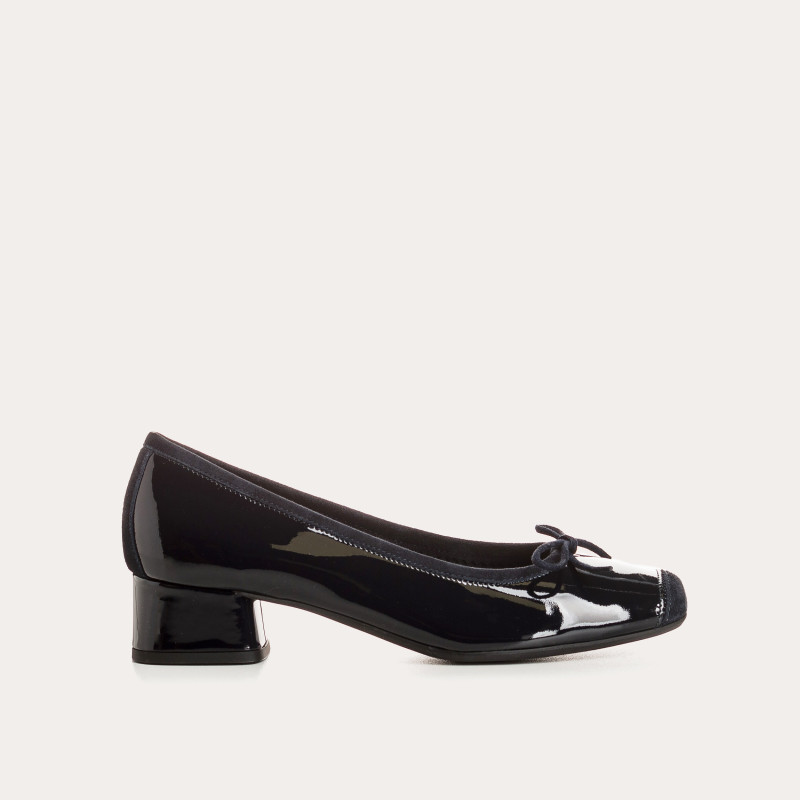 Ballerines à talons en cuir vernis avec renfort en velours et nœud