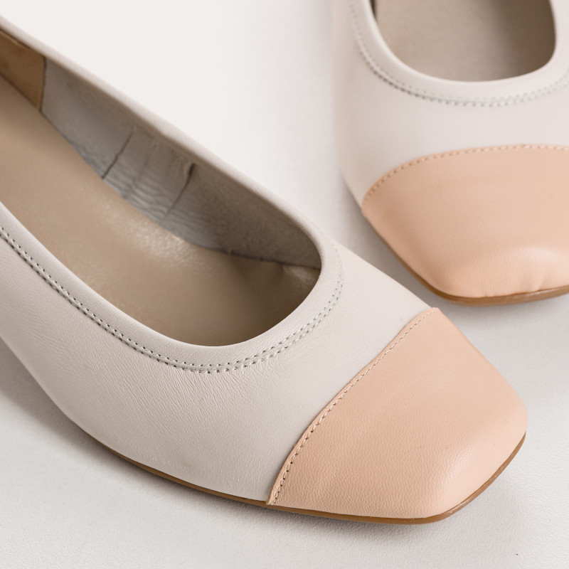 Ballerines bicolores à talons chair/noir en cuir lisse