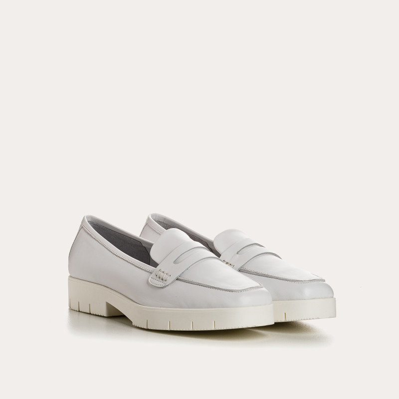 Mocassins à petits talons en cuir lisse noir