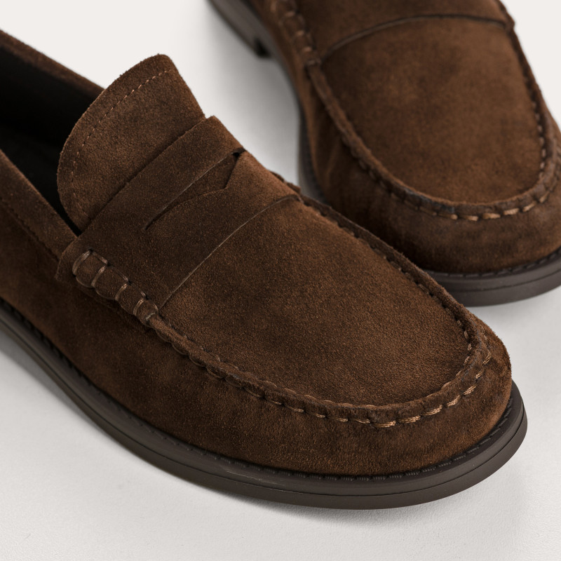 Velvet Leather Sea Moccasins - Elegance & Comfort | Reqins