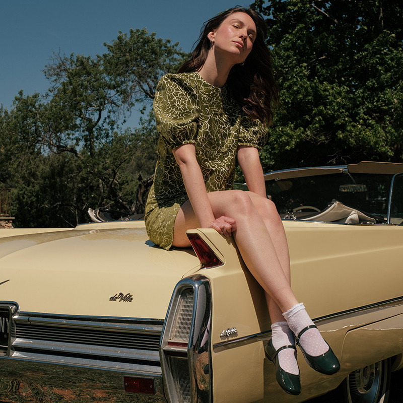 Babies en cuir vernis avec brides et boucles argentées