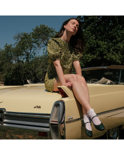 Babies en cuir vernis avec brides et boucles argentées