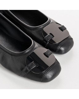 Ballerines en cuir avec plaque bijou en métal argenté