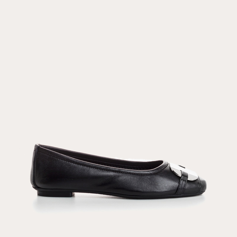 Leather ballerinas with silver metal jewel plate