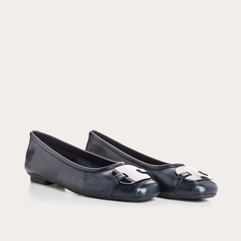 Leather ballerinas with silver metal jewel plate