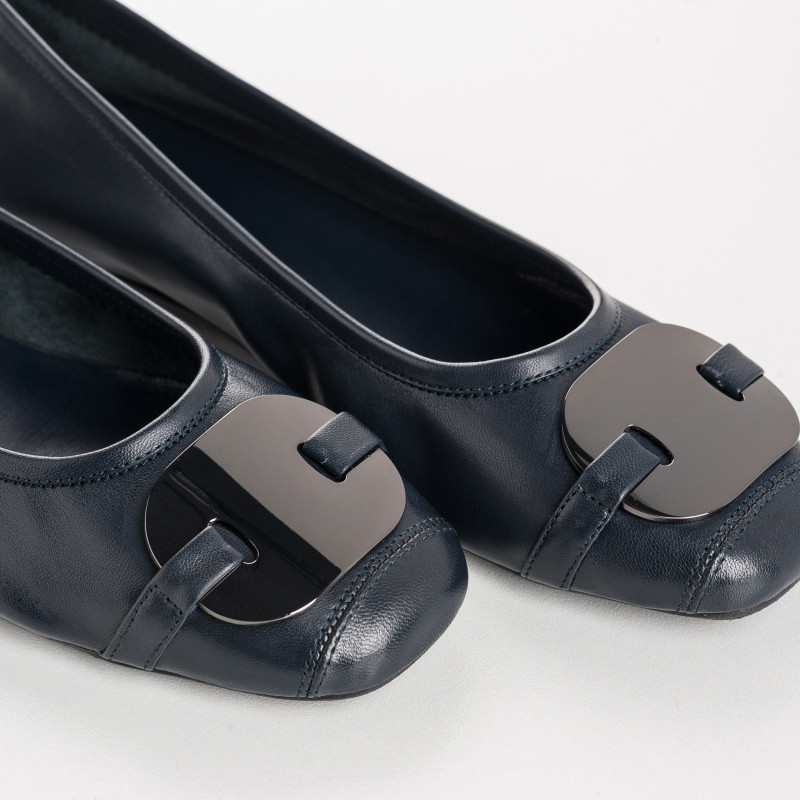 Ballerines en cuir avec plaque bijou en métal argenté