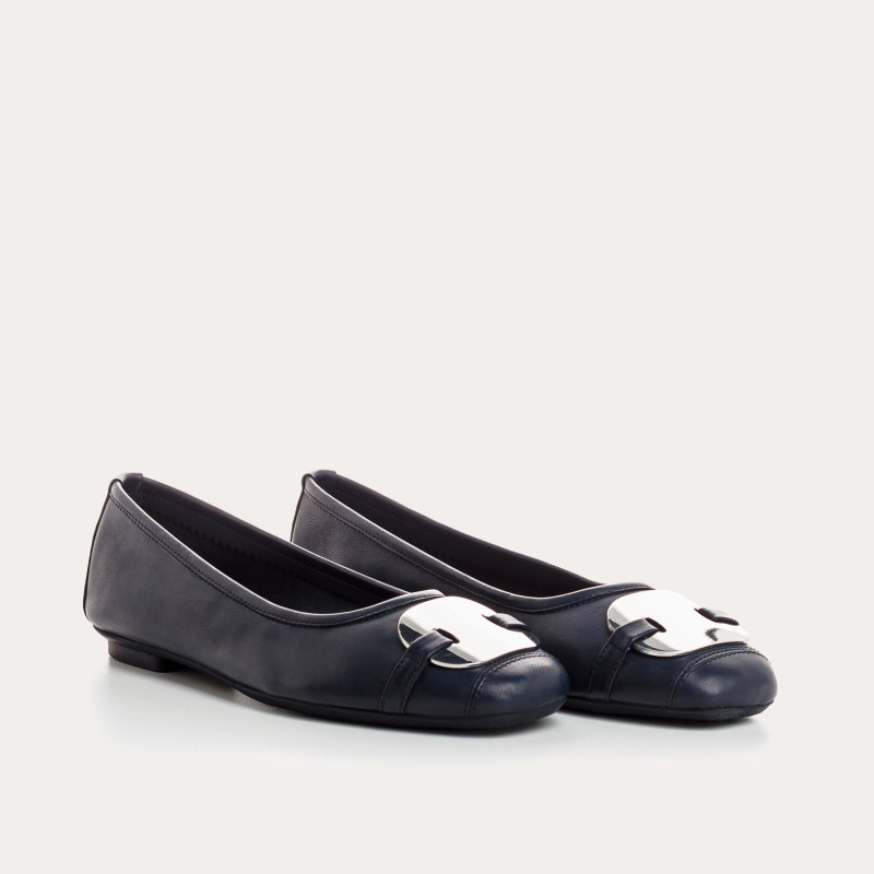Leather ballerinas with silver metal jewel plate
