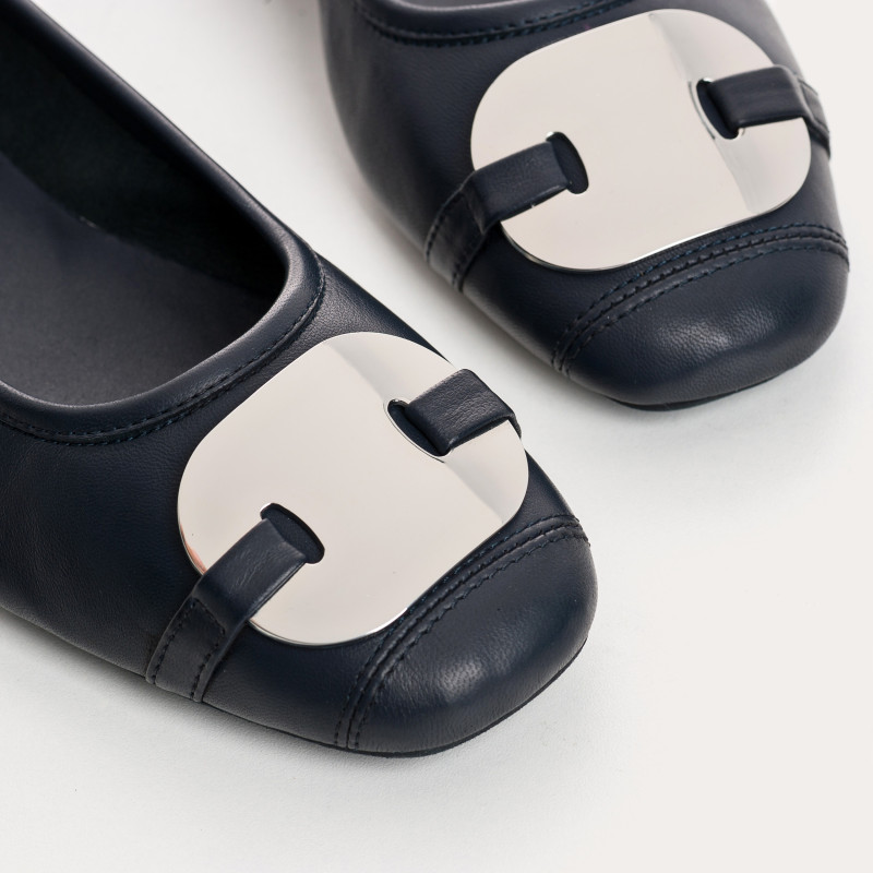 Leather ballerinas with silver metal jewel plate