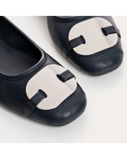 Ballerines en cuir avec plaque bijou en métal argenté