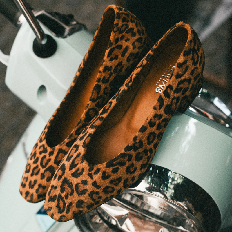 Ballerines à talons Favorite en cuir velours léopard – Élégance & confort | Reqins