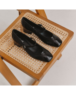 Babies à talons mi-haute en cuir vernis avec boucle dorée ou argentée