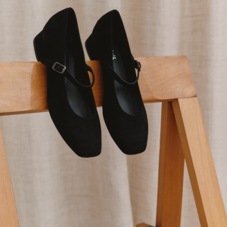 Babies with velvet leather heels