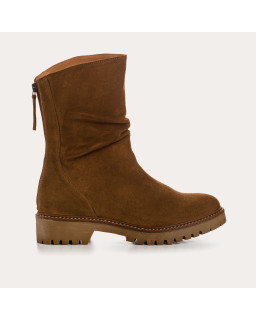 Boots en cuir velours à semelles crantées avec zip arrière