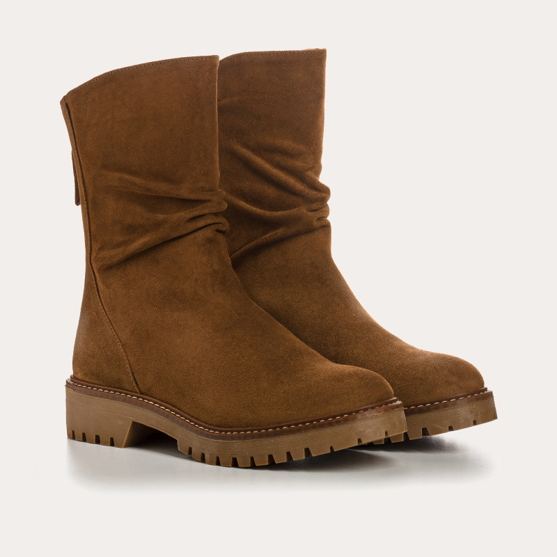 Boots en cuir velours à semelles crantées avec zip arrière