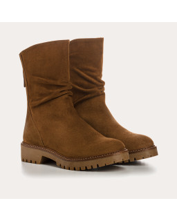 Velvet leather boots with notched soles with rear zip