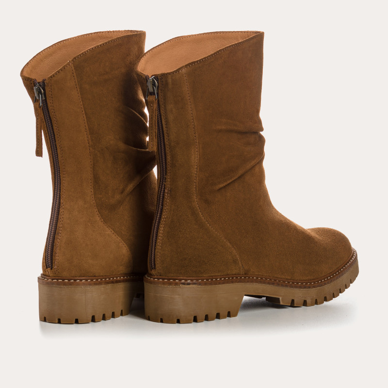 Boots en cuir velours à semelles crantées avec zip arrière