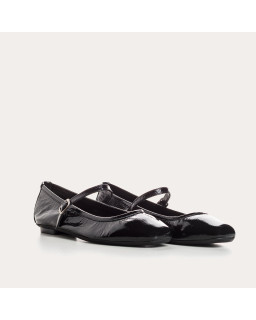 Babies en cuir vernis avec brides et boucles argentées