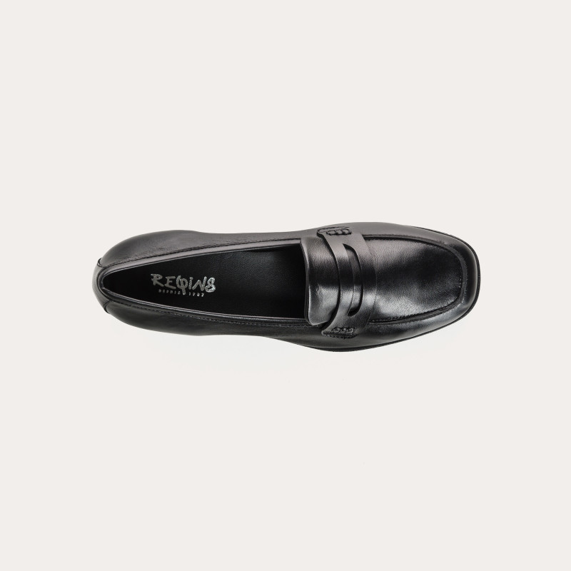 Mocassins à petits talons en cuir lisse noir