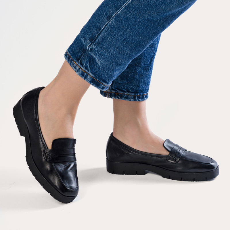 Mocassins à petits talons en cuir lisse noir