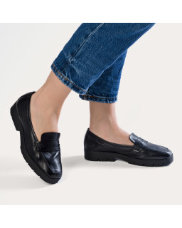 Mocassins à petits talons en cuir lisse noir