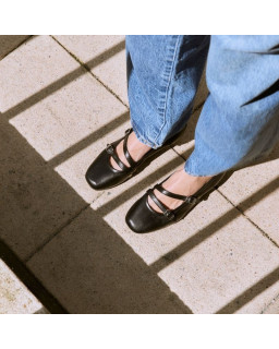 Babies à doubles brides en cuir lisse noir avec boucles argentées