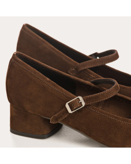 Babies with velvet leather heels