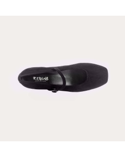 Babies with velvet leather heels