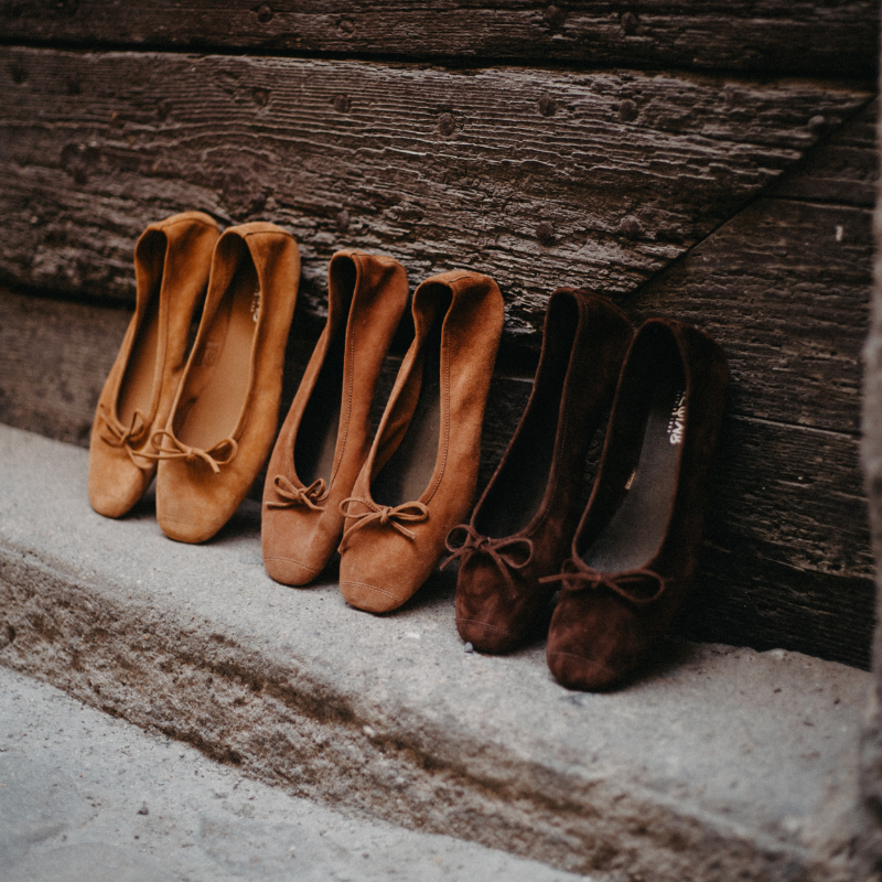 Flat ballerinas with velvet leather knot with tip reinforcement