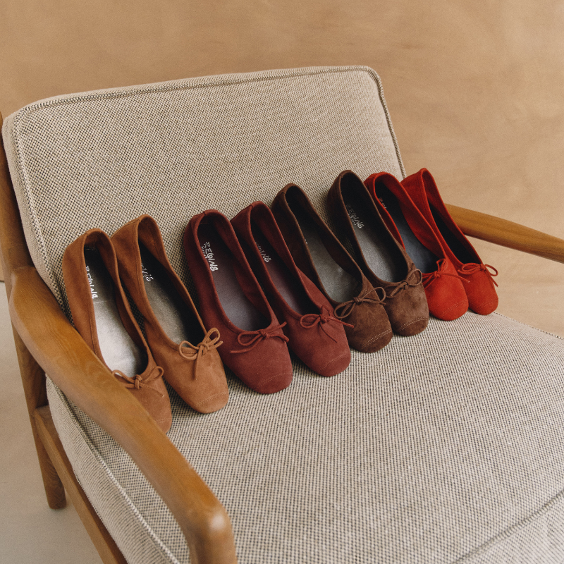 Flat ballerinas with velvet leather knot with tip reinforcement