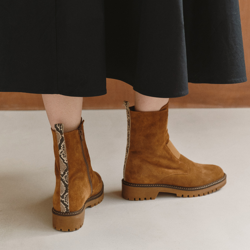 Boots Chelsea en cuir velours avec élastiques et zip intérieur